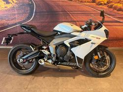 Triumph Daytona 660 Lams