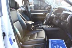 2025 Toyota Hilux SR5 48V
