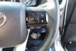 2025 Toyota Hilux SR5 48V