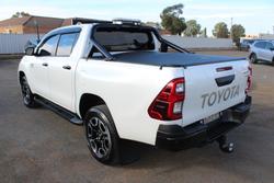 2025 Toyota Hilux SR5 48V