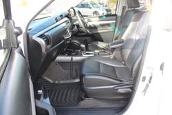 2025 Toyota Hilux SR5 48V