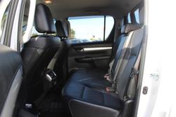 2025 Toyota Hilux SR5 48V