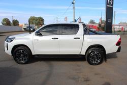 2025 Toyota Hilux SR5 48V