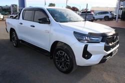 2025 Toyota Hilux SR5 48V