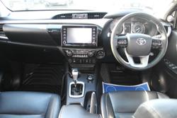 2025 Toyota Hilux SR5 48V