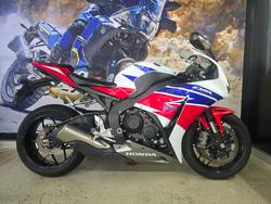 Honda CBR1000RR (fireblade)
