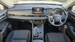 2023 Mitsubishi Outlander ES