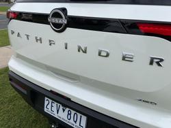 2024 Nissan Pathfinder ST-L