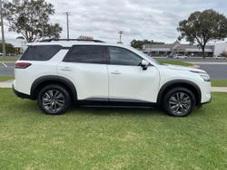 2024 Nissan Pathfinder ST-L
