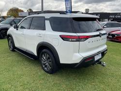 2024 Nissan Pathfinder ST-L