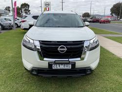 2024 Nissan Pathfinder ST-L