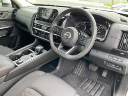 2024 Nissan Pathfinder ST-L