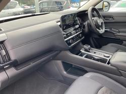 2024 Nissan Pathfinder ST-L