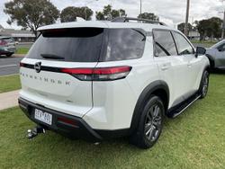2024 Nissan Pathfinder ST-L