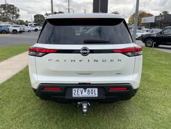 2024 Nissan Pathfinder ST-L