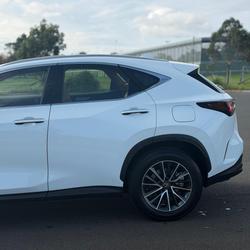 2026 Lexus NX 450h+ Luxury