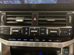 2024 Toyota Landcruiser Sahara FJA300R 4X4 Dual Range Silver Pearl