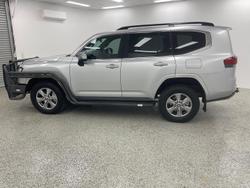 2024 Toyota Landcruiser Sahara FJA300R 4X4 Dual Range Silver Pearl