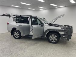 2024 Toyota Landcruiser Sahara FJA300R 4X4 Dual Range Silver Pearl