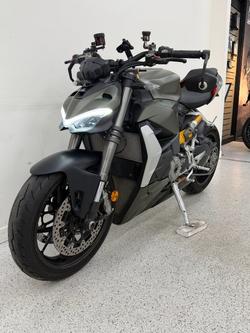 2023 DUCATI STREETFIGHTER V2 Green