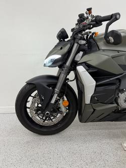 2023 DUCATI STREETFIGHTER V2 Green