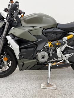 2023 DUCATI STREETFIGHTER V2 Green