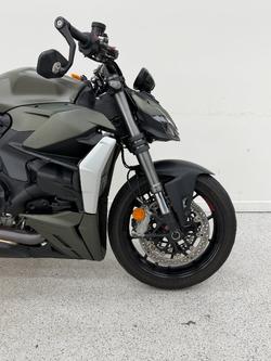 2023 DUCATI STREETFIGHTER V2 Green