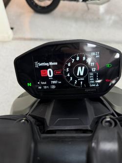 2023 DUCATI STREETFIGHTER V2 Green