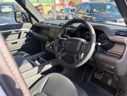 2026 Land Rover Defender 110 P425 X-Dynamic SE
