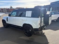 2026 Land Rover Defender 110 P425 X-Dynamic SE