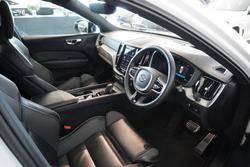 2021 Volvo XC60 B6 R-Design
