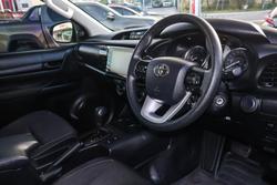 2024 Toyota Hilux SR