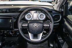 2024 Toyota Hilux SR