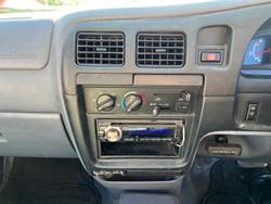 2000 Toyota Hilux RZN149R French Vanilla