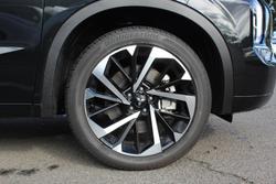 2025 Mitsubishi Outlander PHEV Exceed Tourer