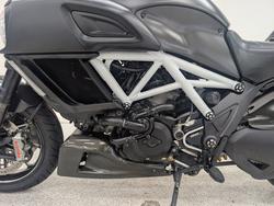 2015 DUCATI DIAVEL CARBON Black
