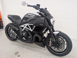 2015 DUCATI DIAVEL CARBON Black