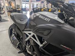 2015 DUCATI DIAVEL CARBON Black