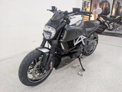 2015 DUCATI DIAVEL CARBON Black