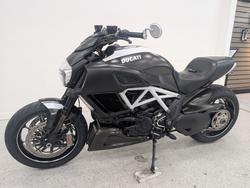 2015 DUCATI DIAVEL CARBON Black
