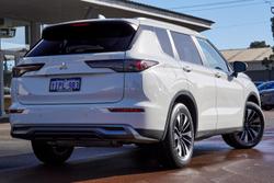 2025 Mitsubishi Outlander LS