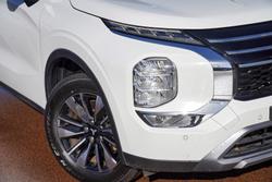 2025 Mitsubishi Outlander LS