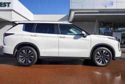 2025 Mitsubishi Outlander LS