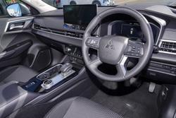 2025 Mitsubishi Outlander LS