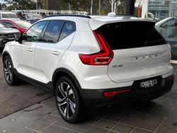 2023 Volvo XC40 Ultimate B4 Dark