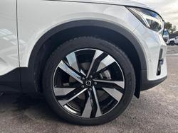 2023 Volvo XC40 Ultimate B4 Dark