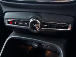 2023 Volvo XC40 Ultimate B4 Dark