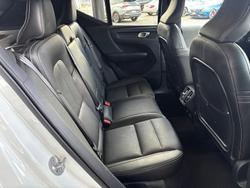 2023 Volvo XC40 Ultimate B4 Dark