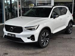 2023 Volvo XC40 Ultimate B4 Dark