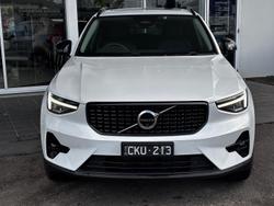 2023 Volvo XC40 Ultimate B4 Dark
